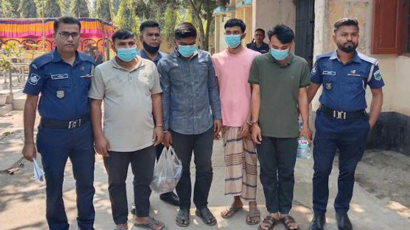 ঘরে ঢুকে ধর্ষণের অভিযোগ, ইউএনও অফিসের গাড়িচালকসহ গ্রেপ্তার ৪